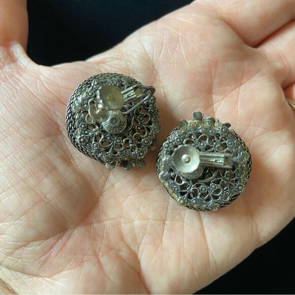 VTG MIRIAM HASKELL Hand Wired Baroque Pearl Clip Earrings - Picture 6 of 8